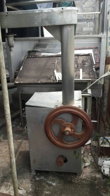 เครื่องทำลูกชิ้นชุดใหญ่สแตนเลสเครื่องใหญ่ครับสแตนเลสทั้งหมดครับพร้อมใช้ครับ มี 2  เครื่องสนใจสอบถามได้ครับ