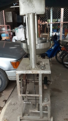 เครื่องทำลูกชิ้นชุดใหญ่สแตนเลสเครื่องใหญ่ครับสแตนเลสทั้งหมดครับพร้อมใช้ครับ มี 2  เครื่องสนใจสอบถามได้ครับ