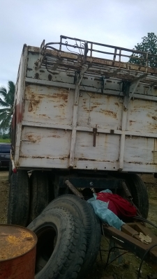 ลูกพ่วงไม่ดั้ม 4ชิ้นข้างทำใหม่ สีเก่า ๆ แจ้งจอด 2 ปี พอใช้ได้ต่ออู่ มนัส นิคม ยังไม่ผุสภาพใช้งาน 60 \%