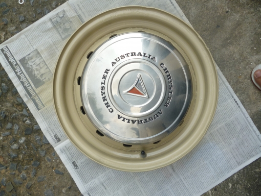 ขายฝาครอบล้อ 1 ชุด 4 ฝา valiant สภาพดี 1,400.-