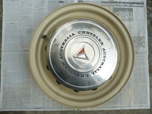 ขายฝาครอบล้อ 1 ชุด 4 ฝา valiant สภาพดี 1,400.-