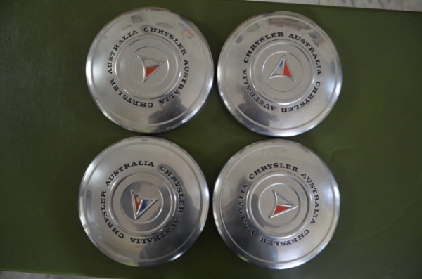 ขายฝาครอบล้อ 1 ชุด 4 ฝา valiant สภาพดี 1,400.-