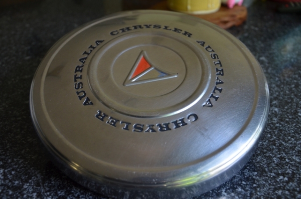 ขายฝาครอบล้อ 1 ชุด 4 ฝา valiant สภาพดี 1,400.-