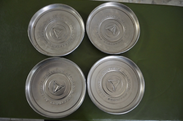 ขายฝาครอบล้อ 1 ชุด 4 ฝา valiant สภาพดี 1,400.-