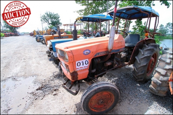 AUC 4 Code 010  แทรกเตอร์  เก่านอก KUBOTA L2600  ราคา เริ่มต้นการประมูล 30,000 บาท