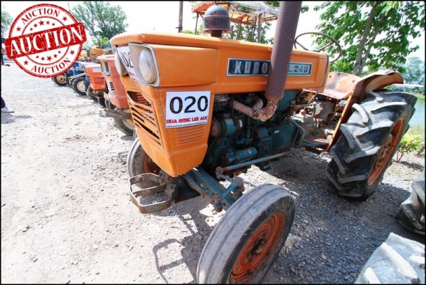 AUC 4 Code 020  แทรกเตอร์  เก่านอก KUBOTA L240  ราคา เริ่มต้นการประมูล 20,000 บาท