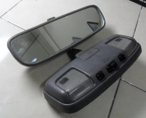 กระจกในเก๋ง TOYOTA มีไฟอ่านแผนที่