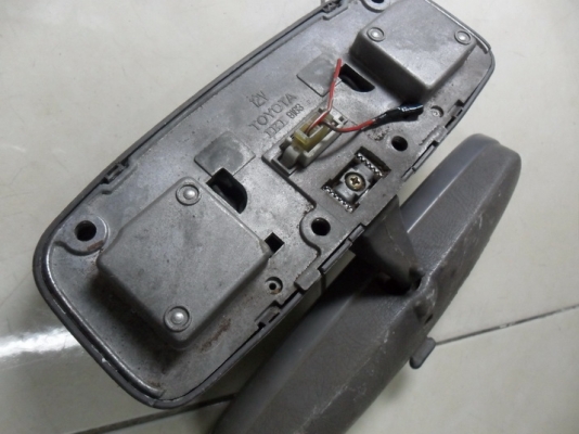 กระจกในเก๋ง TOYOTA มีไฟอ่านแผนที่