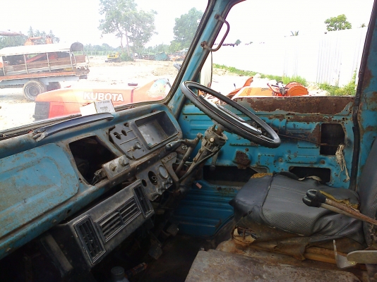 ขายรถบรรทุกดั้ม4ล้อใหญ่  สอบถามได้