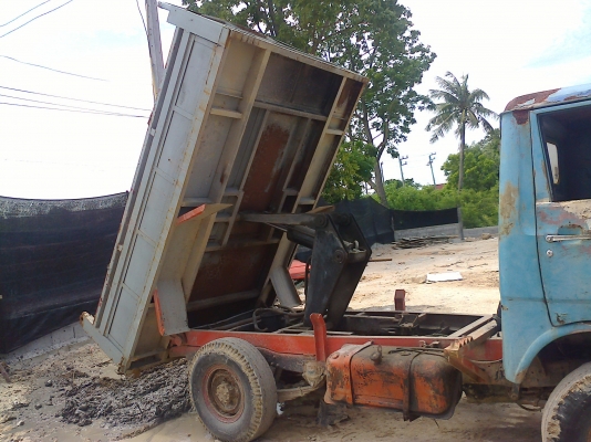 ขายรถบรรทุกดั้ม4ล้อใหญ่  สอบถามได้