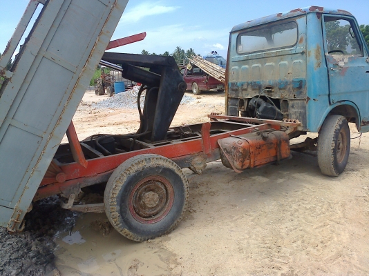 ขายรถบรรทุกดั้ม4ล้อใหญ่  สอบถามได้