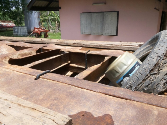 สิบล้อท้ายลาด HINO KT725 แบบสองเพลา เดิมใช้บรรทุก รถแบคโฮ HITACHI ZX200-1