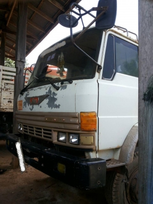 สิบล้อท้ายลาด HINO KT725 แบบสองเพลา เดิมใช้บรรทุก รถแบคโฮ HITACHI ZX200-1