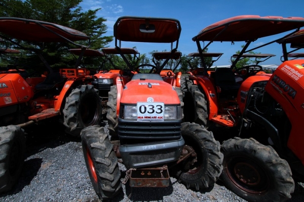 AUC 4 Code 033 แทรกเตอร์ KUBOTA L3408DI ราคา เริ่มต้นการประมูล 150,000 บาท AUC 4 Code 033 แทรกเตอร์ KUBOTA L3408DI ราคา เริ่มต้นการประมูล 150,000 บาท