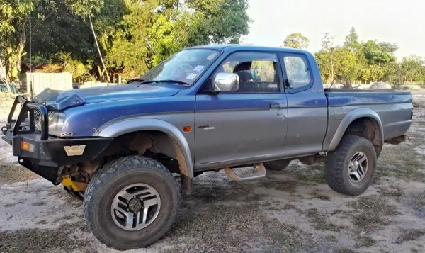 รถบ้านเจ้าของขายเองสตราดาโฟวิล สีทูโทน ราคาคุยกันได้ครับ