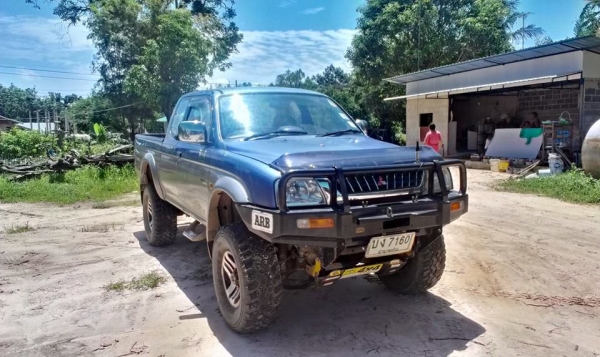 รถบ้านเจ้าของขายเองสตราดาโฟวิล สีทูโทน ราคาคุยกันได้ครับ