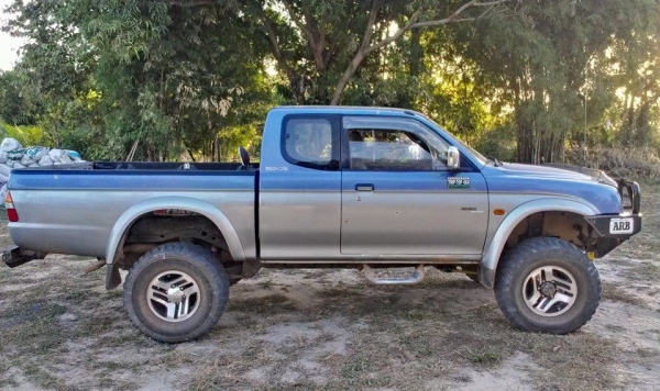 รถบ้านเจ้าของขายเองสตราดาโฟวิล สีทูโทน ราคาคุยกันได้ครับ