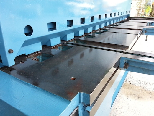 ขาย! เครื่องตัดเหล็กแผ่น มือสอง Aizawa 4.5mm*2060mm