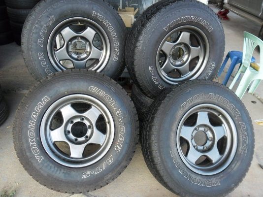 ขายmaxbredley 16x8 off-0 สีเทา+yokohama at 265/70/16 ปี 14 16500 บาท