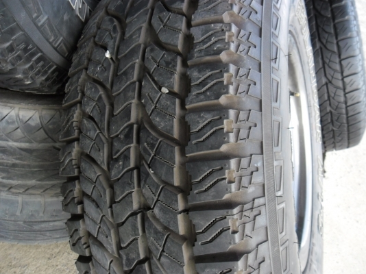 ขายmaxbredley 16x8 off-0 สีเทา+yokohama at 265/70/16 ปี 14 16500 บาท ขายmaxbredley 16x8 off-0 สีเทา+yokohama at 265/70/16 ปี 14 16500 บาท