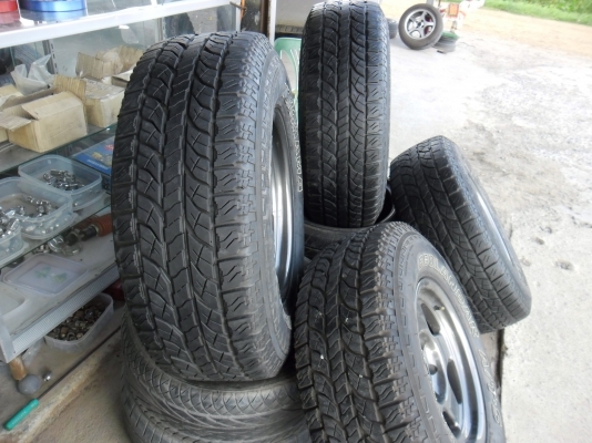 ขายmaxbredley 16x8 off-0 สีเทา+yokohama at 265/70/16 ปี 14 16500 บาท ขายmaxbredley 16x8 off-0 สีเทา+yokohama at 265/70/16 ปี 14 16500 บาท