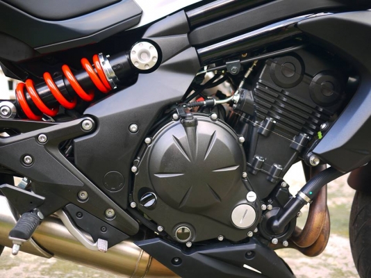 ขาย ER6N พร้อมทะเบียนแท้ไม่ขาดต่อ เอกสารคู่มือทุกอย่างครบ โฉมใหม่ล่าสุด ปี 2014 สภาพใหม่กริ๊ป