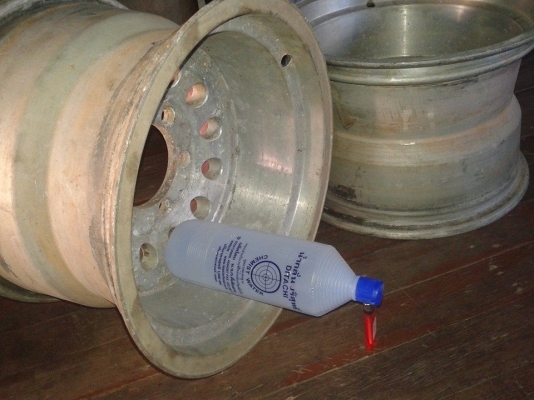 มี 2 วง  ขอบ 15 กว้าง 10 นิ้ว MAKE IN ITALY