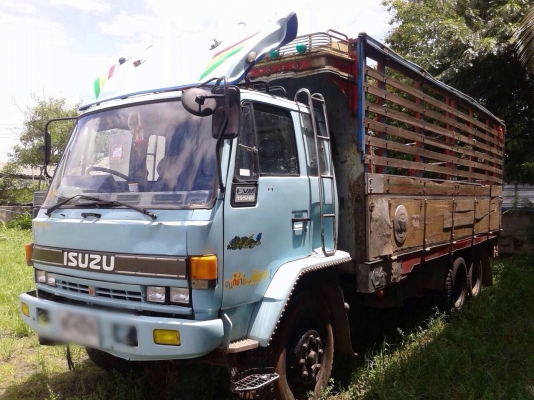 ขายรถบรรทุกสิบล้อ ISUZU ROCKY เครื่อง 195 แรง 1 เพลา FVM32MR เครื่องดี แชสซีสวย ยางดี ทะเบียนพร้อม