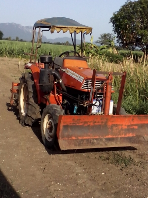 Kubota  GX  24 แรง สภาพสวย  ยางดียางสวย  เครื่องสวย เครื่องแน่น  แรงไม่มีตก เครื่องไม่ดัง เข้าเกียร์งาย  ไม่ดัง    ขับเคลื่อน 4 ล้อ  4 สูบ  มีใบดันหน้ากับโรตาร์รี่ สนใจตติดต่อ 089-9638932 อ.ชัยบาดาล จ.ลพบุรี ต.บัวชุม