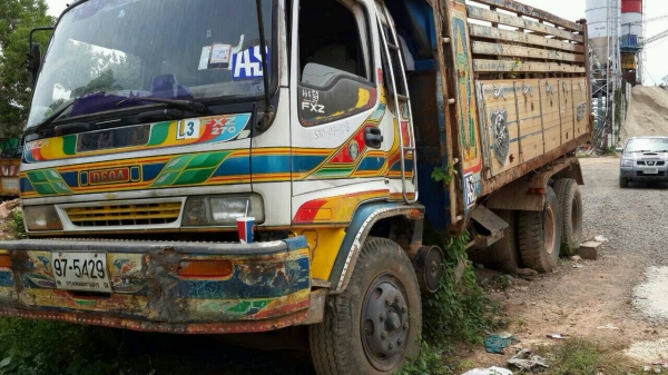 มหกรรมของถูก ลดกระหน่ำ DECA 270 ปี 41 ยูโร 1 ดั้มมิเนียม (ดั้มล่วงครับ)