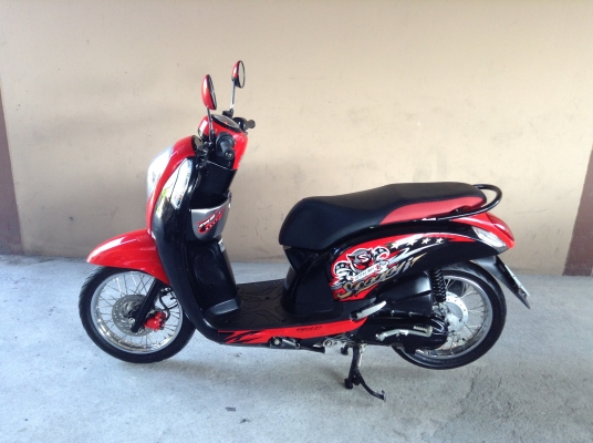 ขาย!!! สกู๊ปปี้ไอตัวใหม่ สภาพสวยใช้น้อย ปี56 รถเครื่องดีคับ ทะเบียนครบ ภาษีไม่หมด