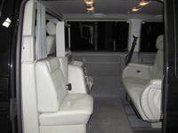 VOLKSWAGEN CARAVELLE V6 3.2 AT ปี 2008 สีดำ  SUNROOF แอร์ดิจิตอลสภาพดีมากพร้อมใช้ราคาสุดพิเศษ