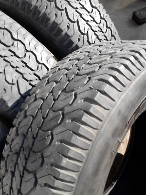 235/75R15  MICHELIN  LTX AT มีชุด 4 เส้น TEL.081-427-3941
