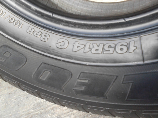 195R14 BRIDGESTONE LEO 677 และ FIRESTONE CV900 มี 2 เส้น โทร.081-427-3941 195R14 BRIDGESTONE LEO 677 และ FIRESTONE CV900 มี 2 เส้น โทร.081-427-3941