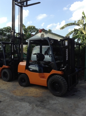 +++ ขายรถโฟล์คลิฟท์  TOYOTA  7FD30  ขนาด  3  ตัน  เสา 3 เมตร  เครื่องยนต์ดีเซล  เกียร์ออโตเมติค  งา 1,070  มม.  ยางตันใหม่ 4 ล้อ  *** รถสภาพดี  พร้อมใช้งาน  รายละเอียด  ราคา  คุยได้ครับ โทร. 081-659-7598 ***