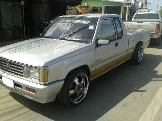 รถกระบะ MITSUBISHI รุ่นปี ค.ศ.1994