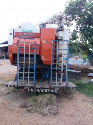 ลดราคาอีกค่ะ รถเกี่ยวข้าว DC68G พร้อมรถลาก