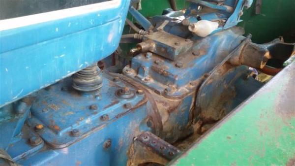 รถไถฟอร์ด77T2กรองใหญ่เฉพาะตัวรถและคานหน้าแปลงสำหรับคีบอ้อย รถไถฟอร์ด77T2กรองใหญ่เฉพาะตัวรถและคานหน้าแปลงสำหรับคีบอ้อย