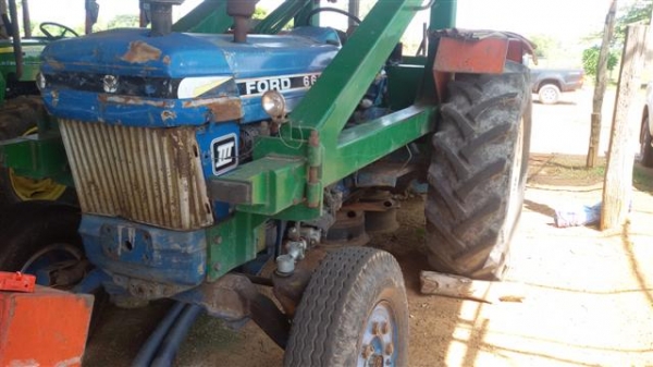 รถไถฟอร์ด77T2กรองใหญ่เฉพาะตัวรถและคานหน้าแปลงสำหรับคีบอ้อย