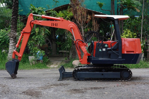 ขายรถแบคโฮ IHI IS30-2 เครื่อง ISUZU 3 สูบ แทรกเหล็ก บูมยาว สนใจติดต่อ 086-775-7900, 086-324-1992