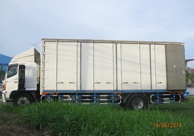 ขาย Mega 500 ปี 53 ตู้สิบบาน 7.6 m วิ่งน้อย รถสวยพร้อมใช้ โทร 088-4501277