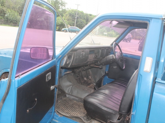 โตโยต้า RN 25 5 ขอแท้แซสซีสวย ภายในได้เดิมๆภาษีขาดต้องต่อใหม่