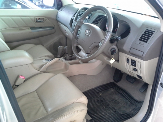 TOYOTA FORTUNER 3.0 D-4D ปี 05