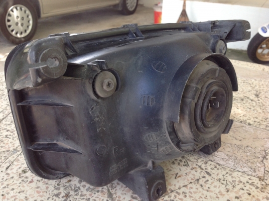 ไฟหน้า อีซูซุมังกรทอง ของแท้ติดรถมา ข้างขวา( คนขับ) 1 ดวง