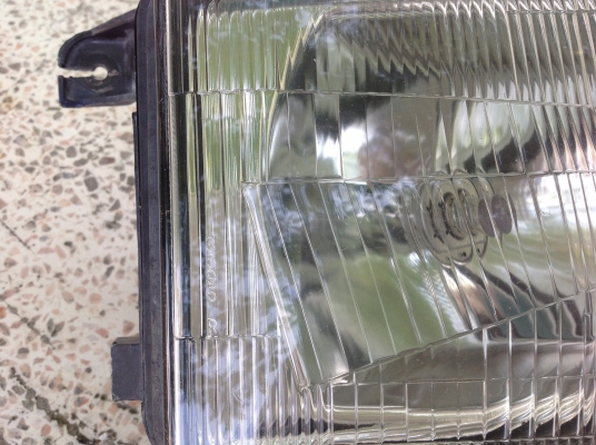 ไฟหน้า อีซูซุมังกรทอง ของแท้ติดรถมา ข้างขวา( คนขับ) 1 ดวง