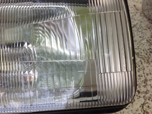 ไฟหน้า อีซูซุมังกรทอง ของแท้ติดรถมา ข้างขวา( คนขับ) 1 ดวง