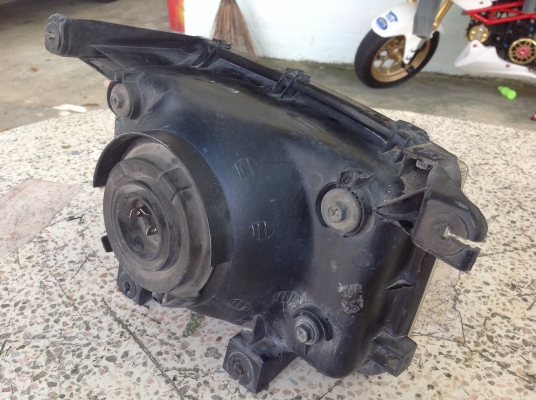 ไฟหน้า อีซูซุมังกรทอง ของแท้ติดรถมา ข้างขวา( คนขับ) 1 ดวง