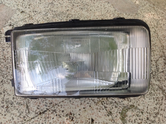 ไฟหน้า อีซูซุมังกรทอง ของแท้ติดรถมา ข้างขวา( คนขับ) 1 ดวง