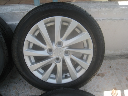 ขายล้อแม็กป้ายแดง Mitsu attarge 15" พร้อมยางปี13  สนใจติดต่อเล็กคลองสามครับ 081-3747940