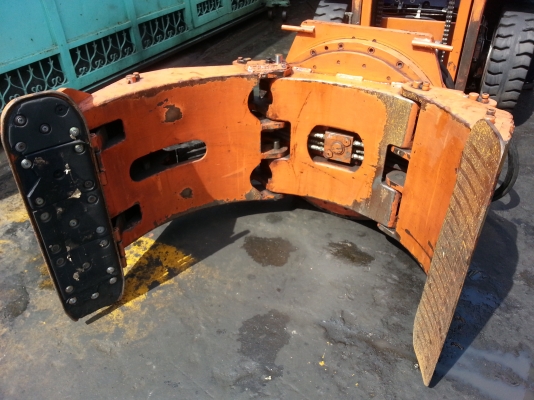 ขายตัวหนีบกระดาษแบบโค้งได้  สำหรับติดรถโฟล์คลิฟท์ขนาด 3.5 ตัน สภาพดีมาก